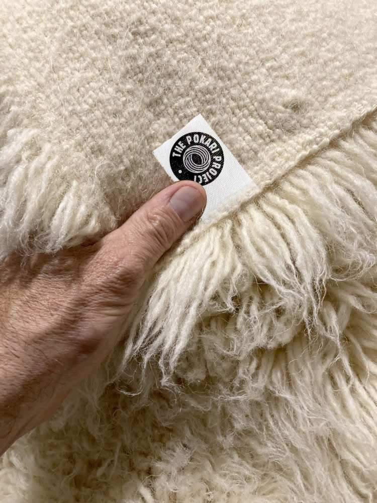 Η φλοκάτη μας, από ελληνικό μαλλί, βεβαίως-βεβαίως, σε πιο χαμηλή τιμή: €120! Τηλεφωνήστε για χνουδωτές λεπτομέρειες...