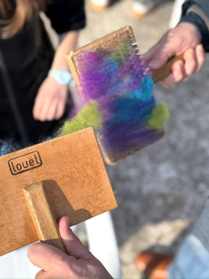 Photos from the "Kalia" exhibition, where The Pokari Project held a workshop titled: "Getting to know sheep's wool and the processing cycle."